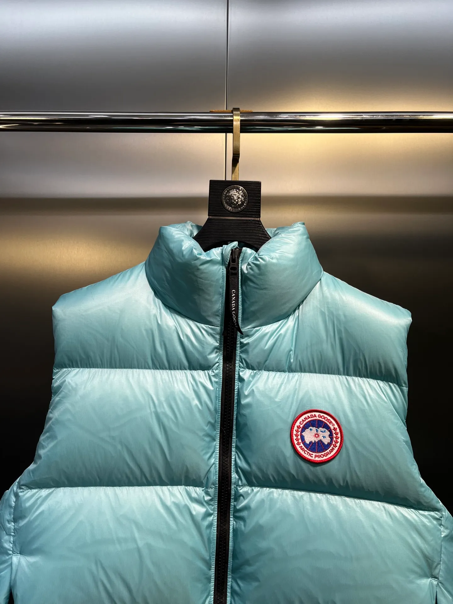 P540 🇨🇦Canada Goose""🇨🇦🌟 Canada Goose Puff Down Vest has always been recognized as the warmest down jacket. Various Instagram celebrities, Internet celebrities, and celebrities often wear it for street photos. I make Canada Goose every year, but I still can't get rid of my love for it. No matter how cold the days are, there is no need to be afraid, because there is! Filled with 90% white duck down, it is the legendary warmest down jacket and is known as a must-have for Arctic outdoor sports! The most popular down jacket in the world, celebrities are rushing to buy it, it is a must-have!  size：xs-xl